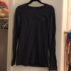 grey oakley shirt